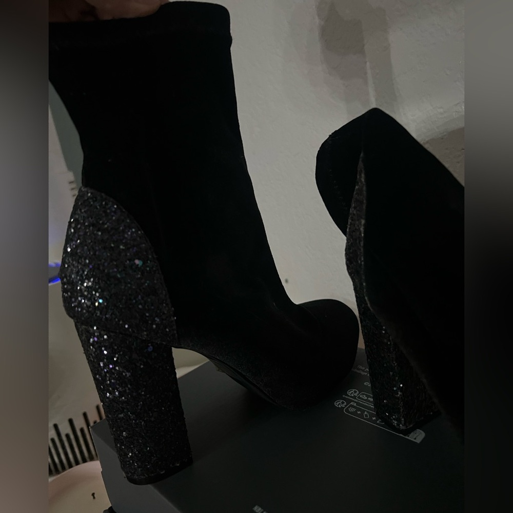 ANKLE HIGH HEELED BOOTS 🖤